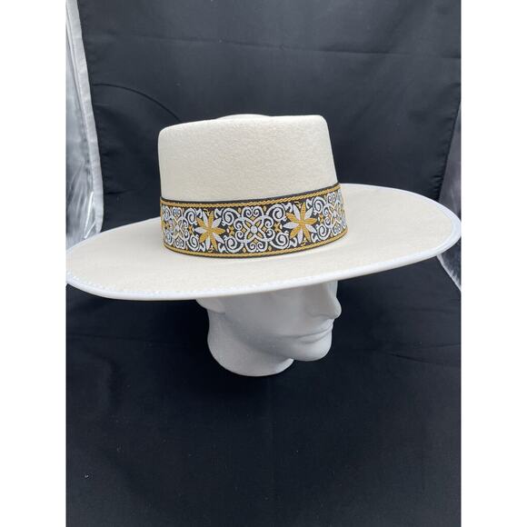 Femsee Wool Hat Sz Medium Cream Color Embroidery Band - Picture 1 of 16